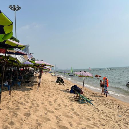 Yuri Guesthouse Pantai Jomtien Luaran gambar