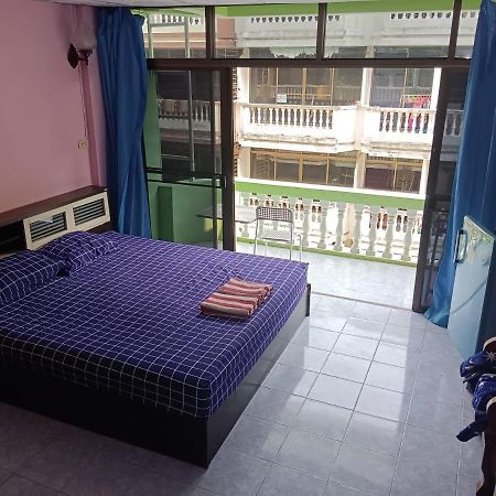 Yuri Guesthouse Pantai Jomtien Luaran gambar
