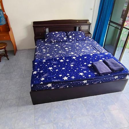 Yuri Guesthouse Pantai Jomtien Luaran gambar