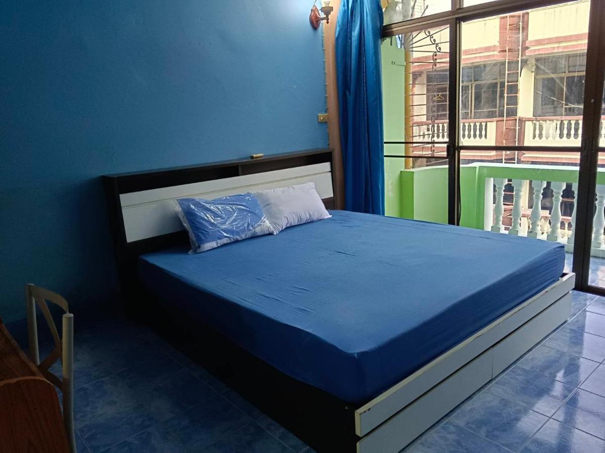 Yuri Guesthouse Pantai Jomtien Luaran gambar