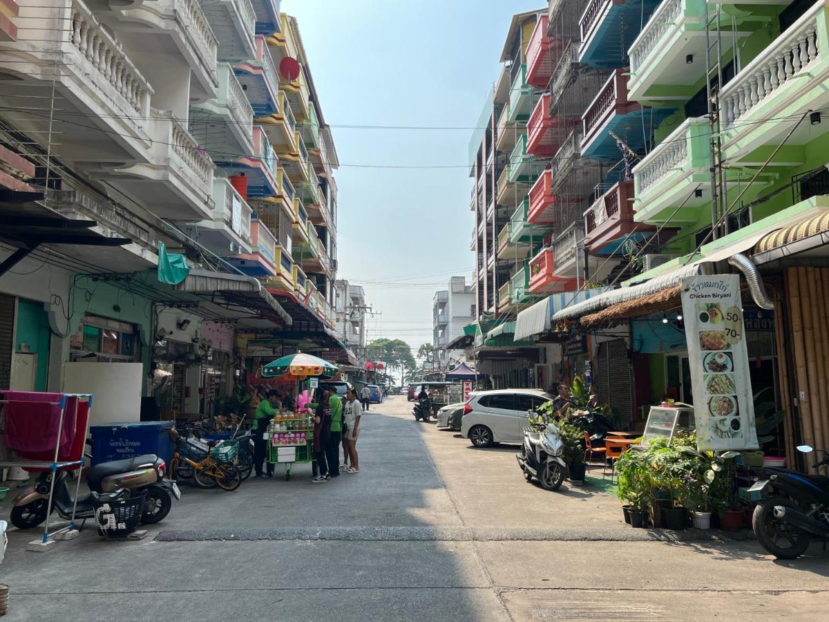 Yuri Guesthouse Pantai Jomtien Luaran gambar