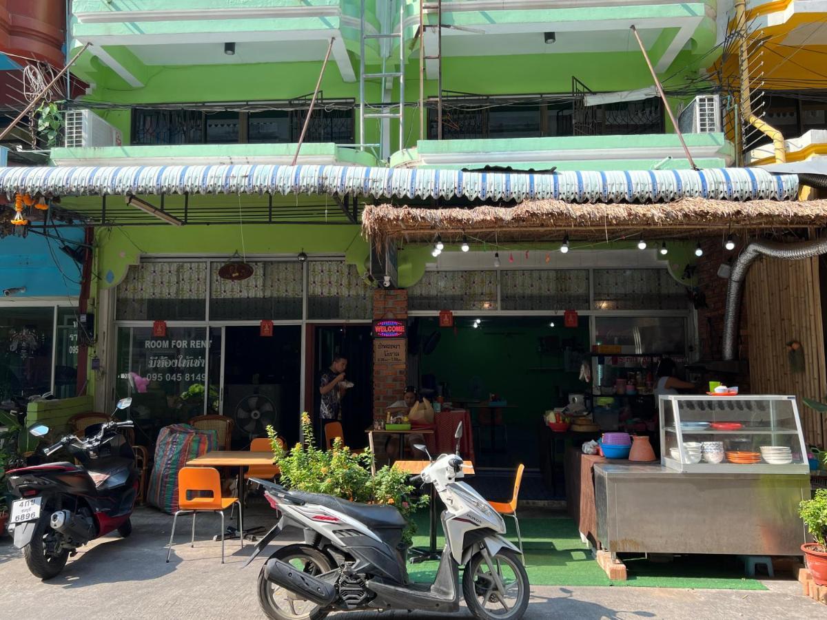 Yuri Guesthouse Pantai Jomtien Luaran gambar