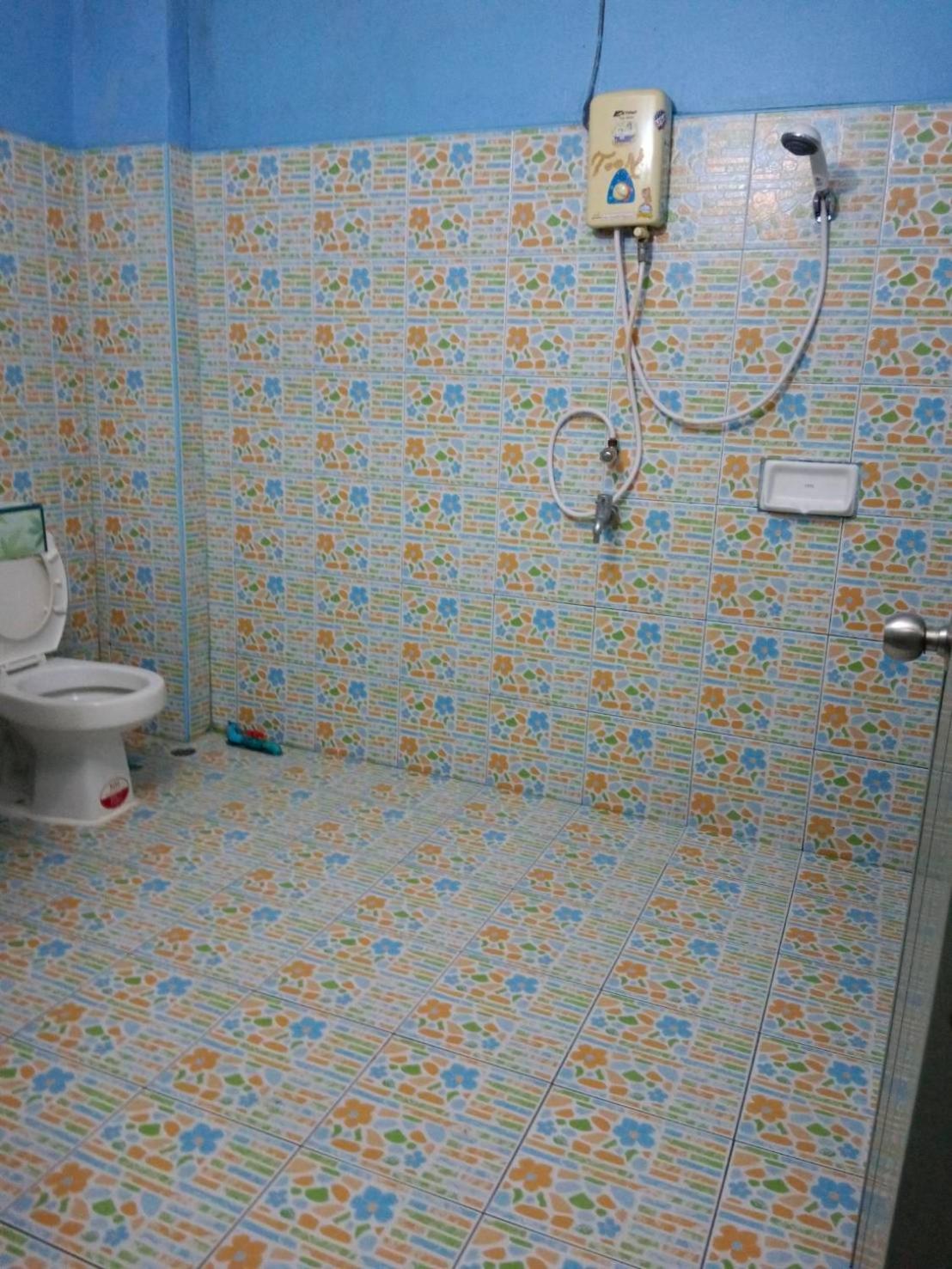 Yuri Guesthouse Pantai Jomtien Luaran gambar