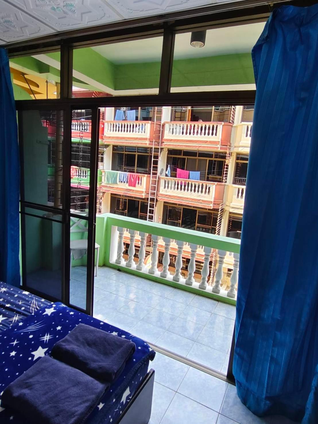 Yuri Guesthouse Pantai Jomtien Luaran gambar